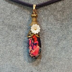 Vintage-Style Multicolor Stone Pendant Necklace with White Flower Accent